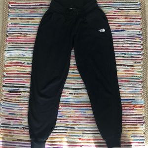 Northface woman jogger medium